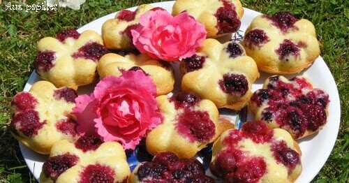 Madeleines aux fruits rouges