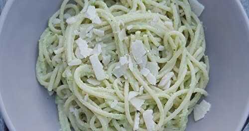 Spaghettis au pesto de courgettes