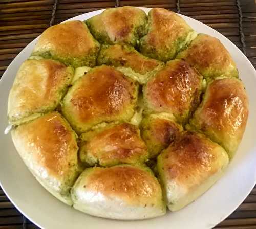 Pain à l’ail, aux herbes et au fromage