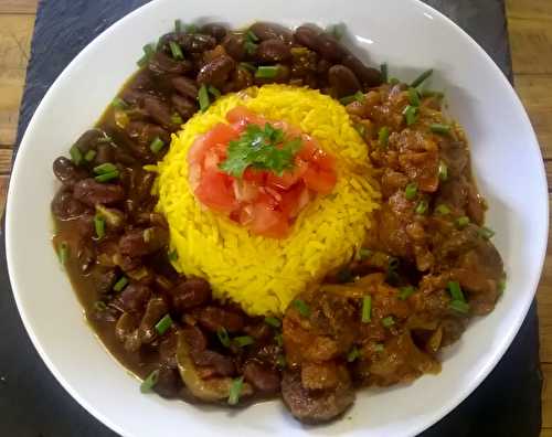 Rougail saucisse, riz au curcuma et haricots rouges massalé