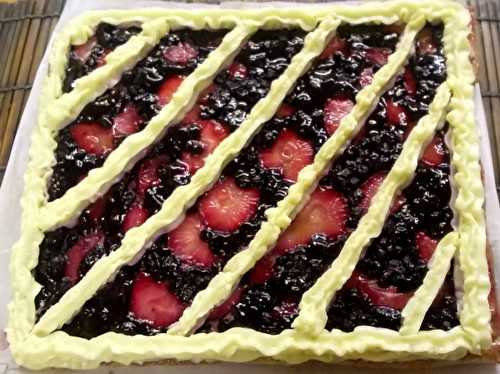 Tarte feuilletée fraises et myrtilles