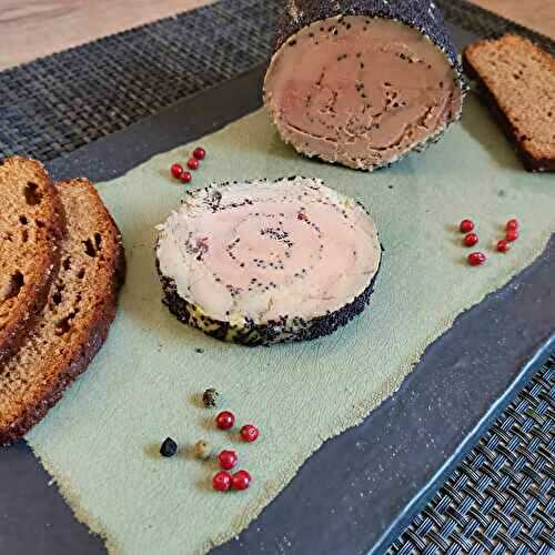 Bûche de foie gras au pavot - Bienvenue au bal des saveurs