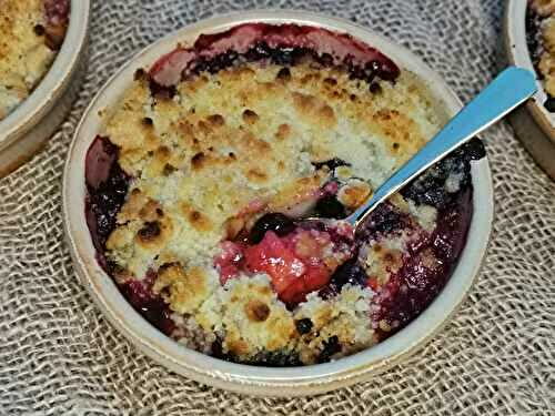 Crumble pommes, poires & fruits rouges - Bienvenue au bal des saveurs