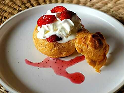 Profiterole fraise chantilly et réglisse vanille 