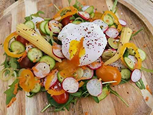 Salade de saison avec son œuf mollet