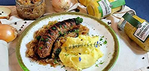 Saucisse de Toulouse sur sa compotée d'oignons et purée