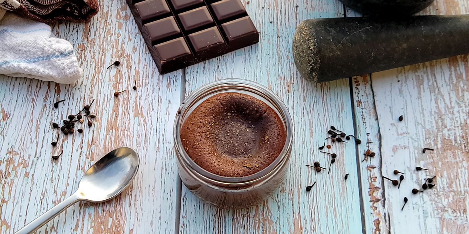 Coeurs coulants au chocolat noir et poivre sauvage