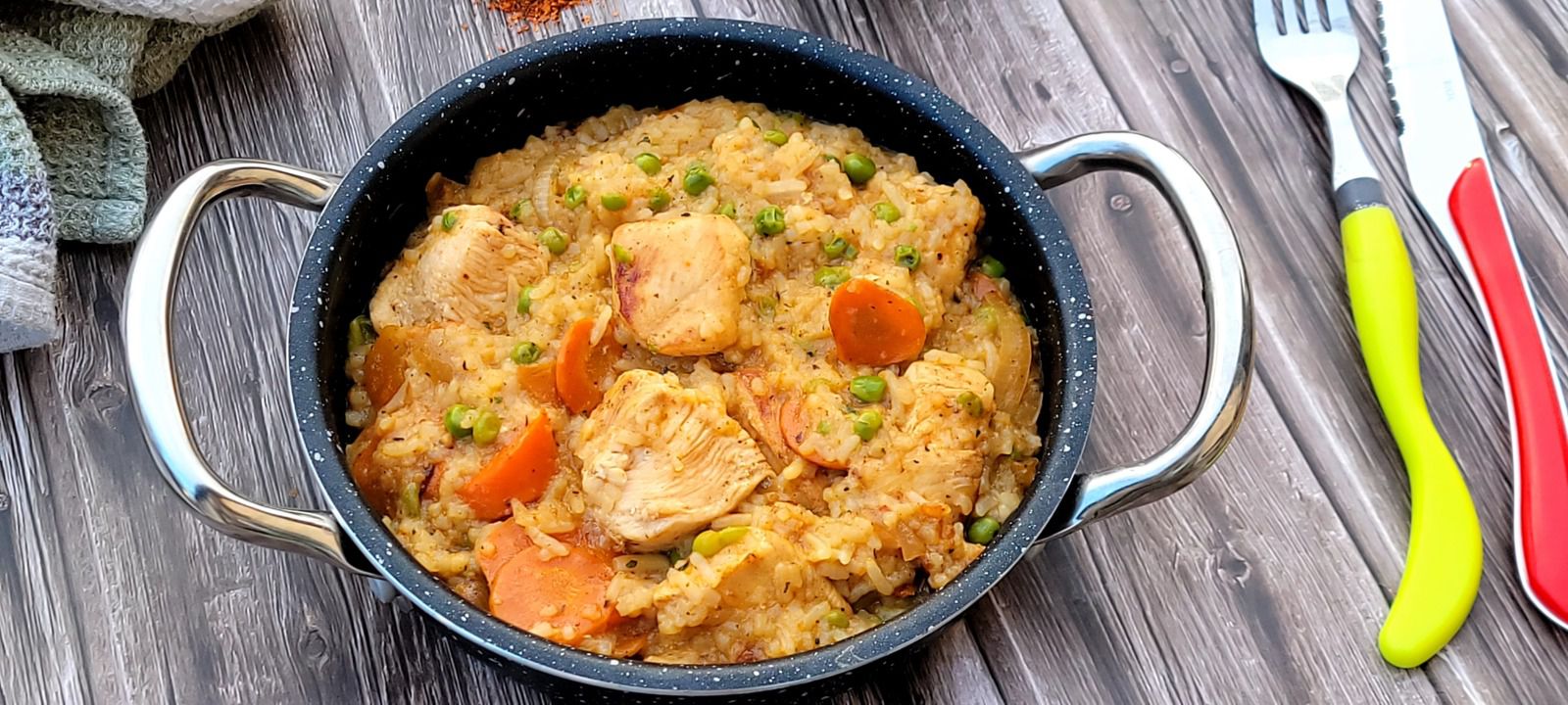 One pot de poulet aux épices et riz