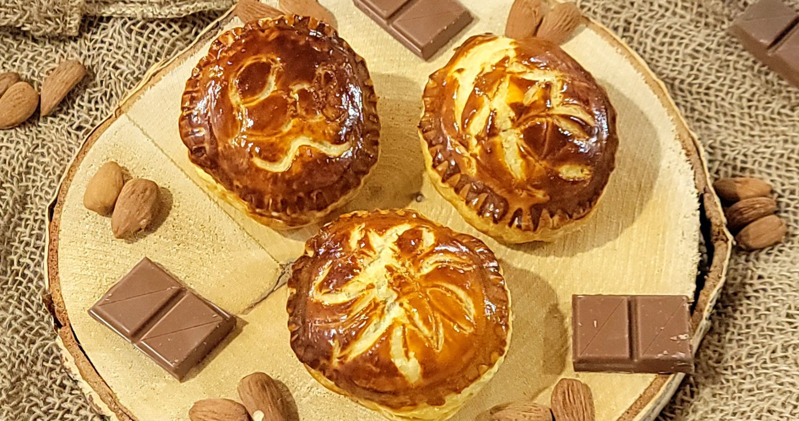 Petites galettes des rois à la crème d'amande au chocolat