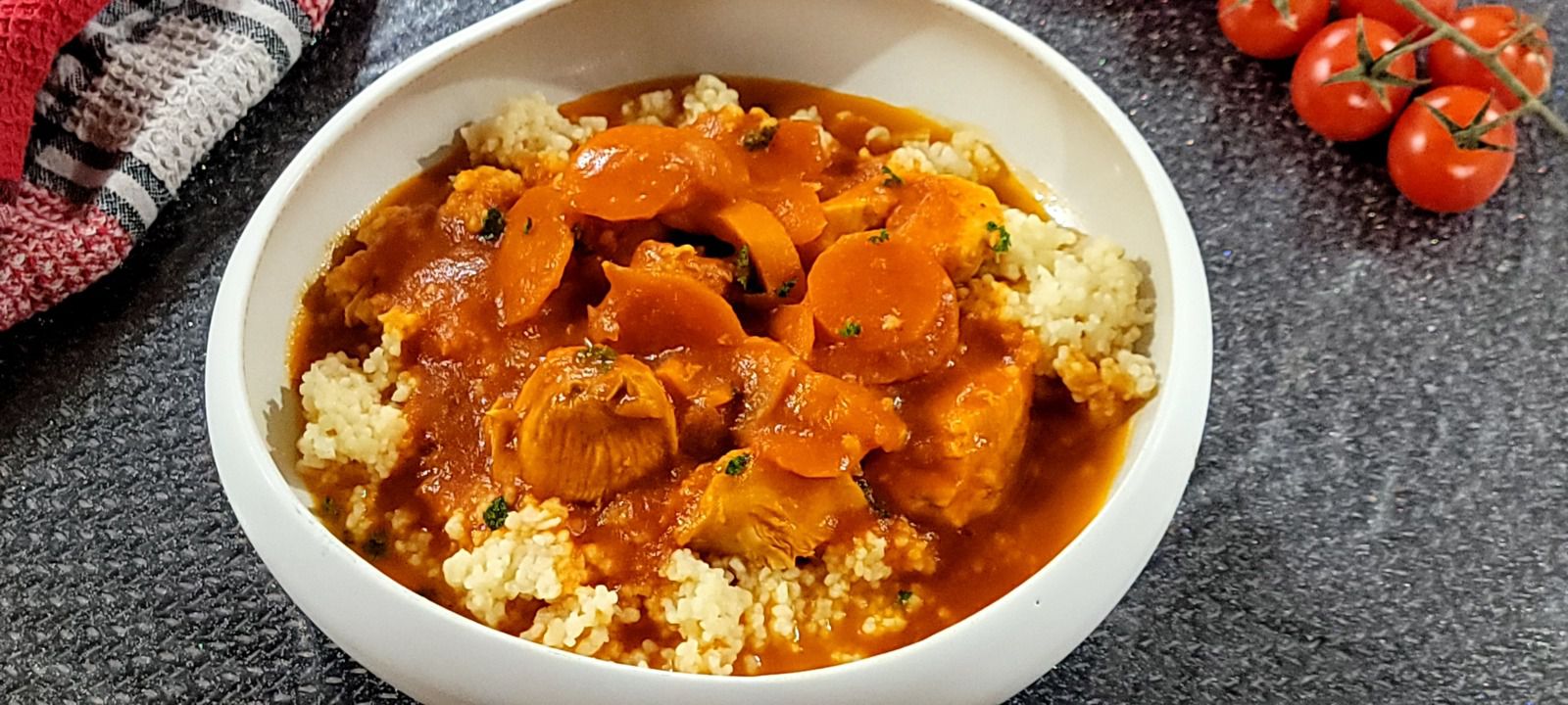 Aiguillettes de poulet aux légumes et semoule