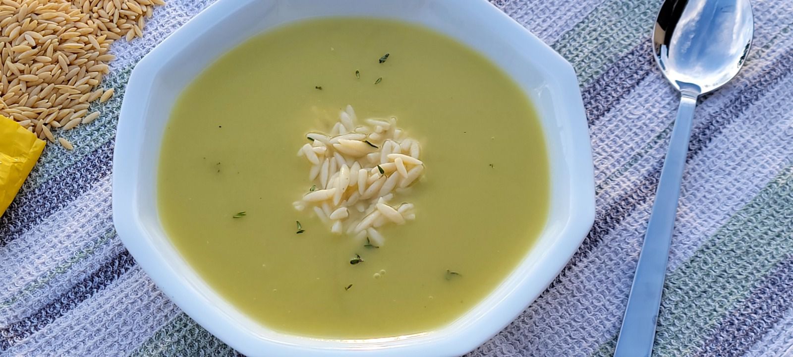 Soupe pommes de terre, poireau et langues d'oiseaux