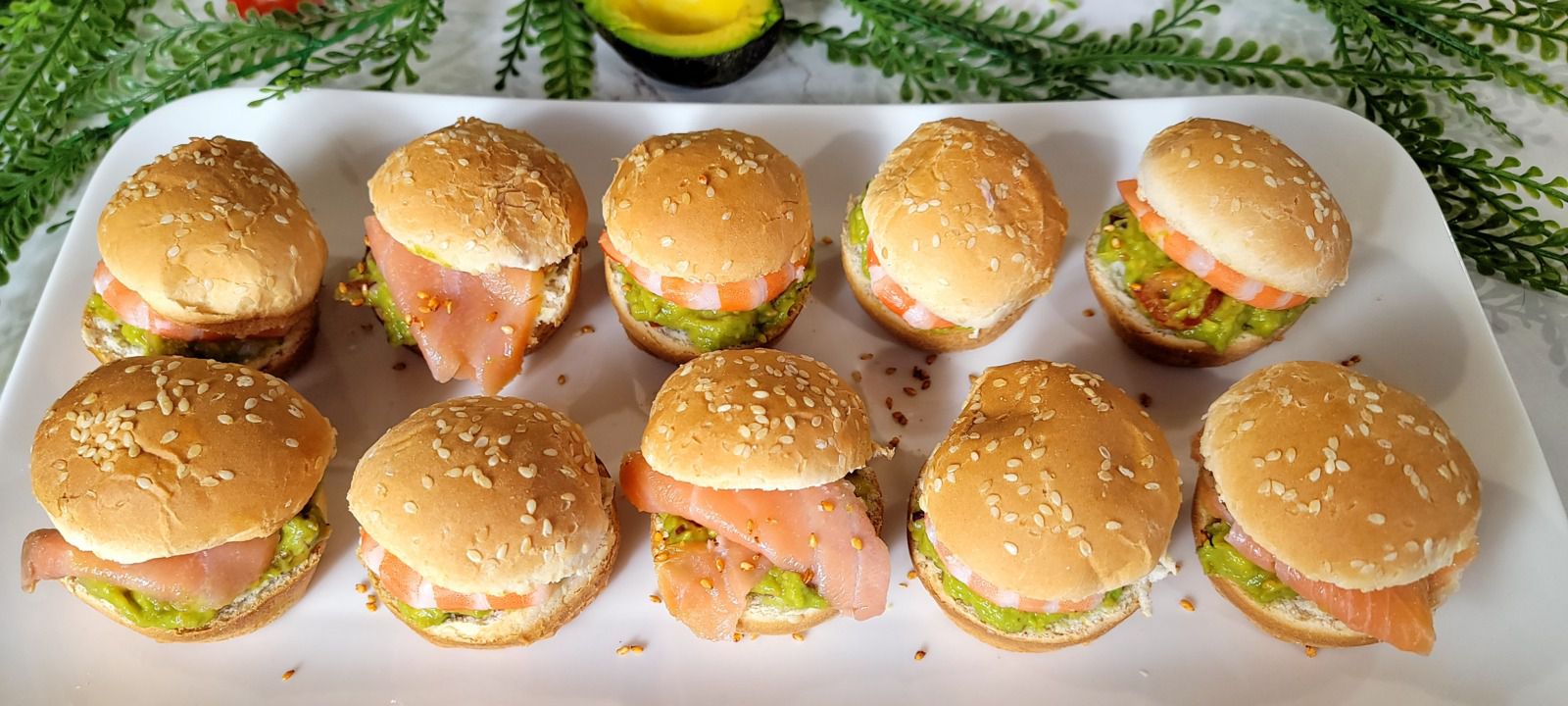 Burger apéritif saumon, crevette, guacamole 