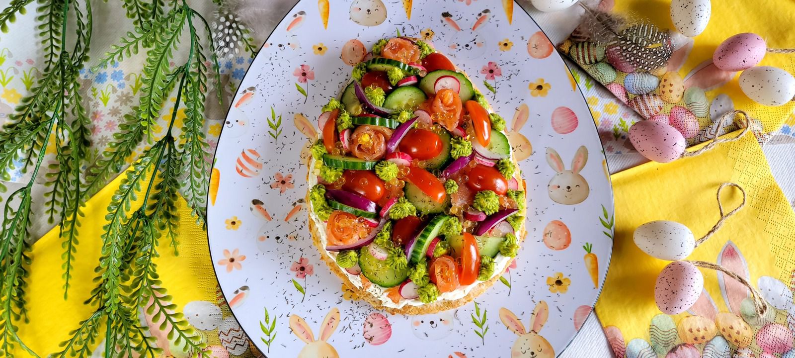Oeufs de pâques saumon et crudités
