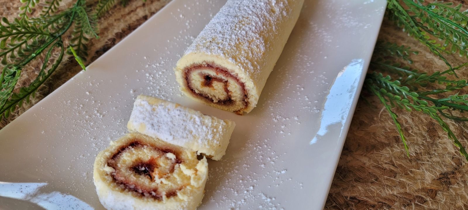 Biscuit roulé à la fraise 