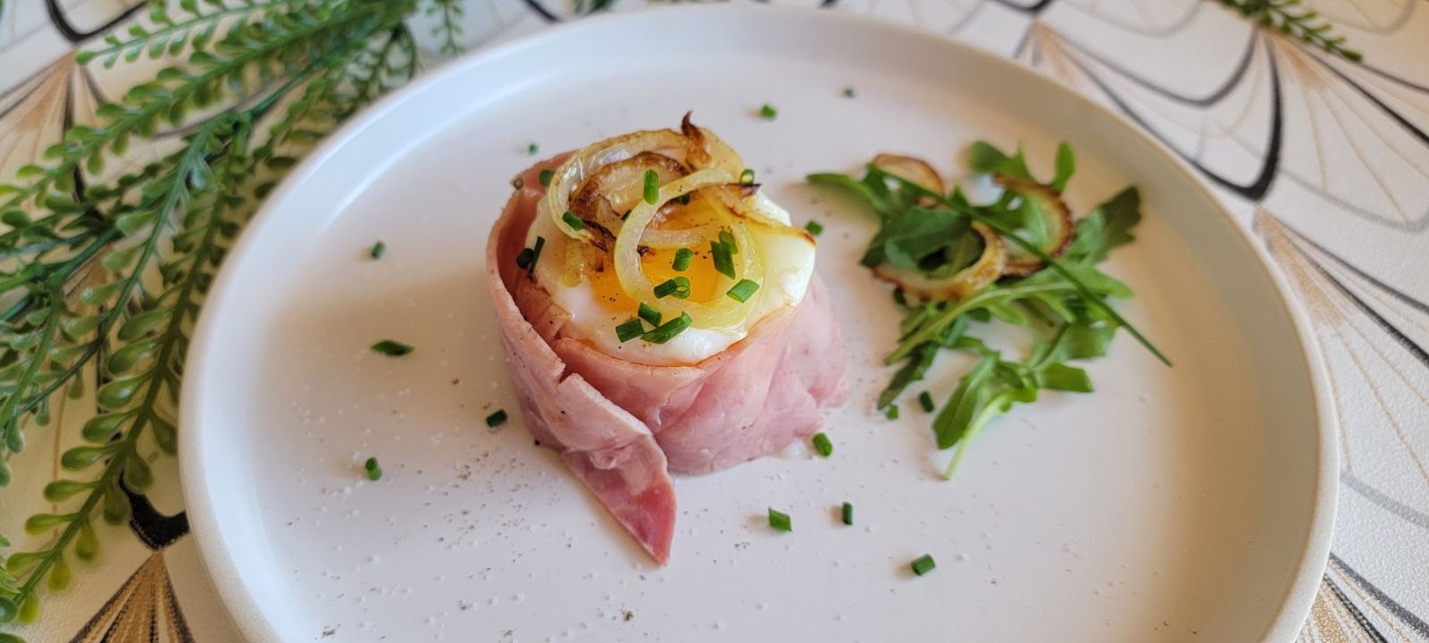 Nid d'oeuf au jambon