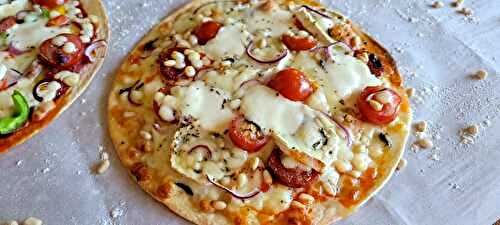 Pizza façon Mama Mia saumon fumé, chèvre, chorizo et miel 