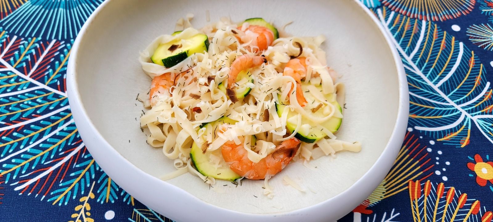 Tagliatelles au citron, sauce aux courgettes et crevettes au Thermomix