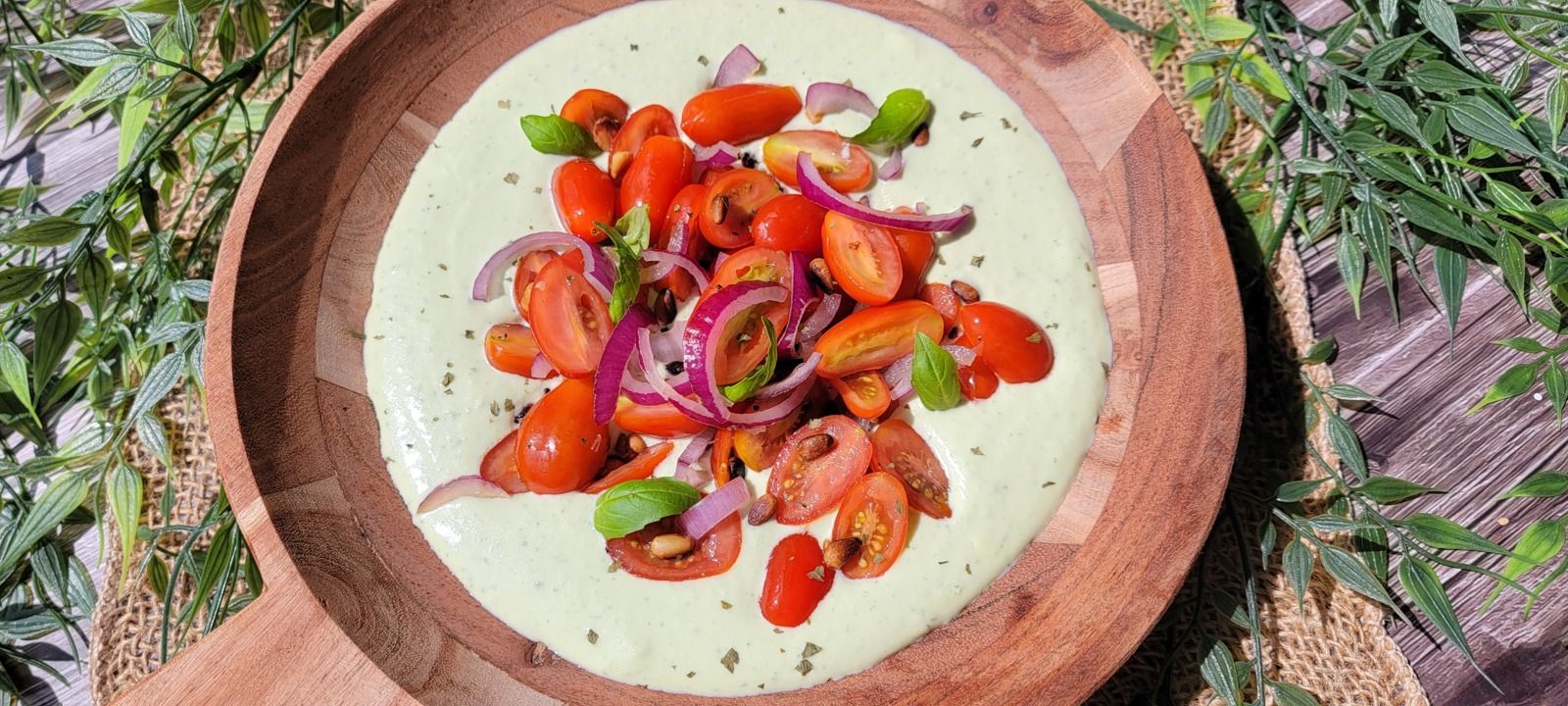 Crème de mozzarella au basilic et tomates   