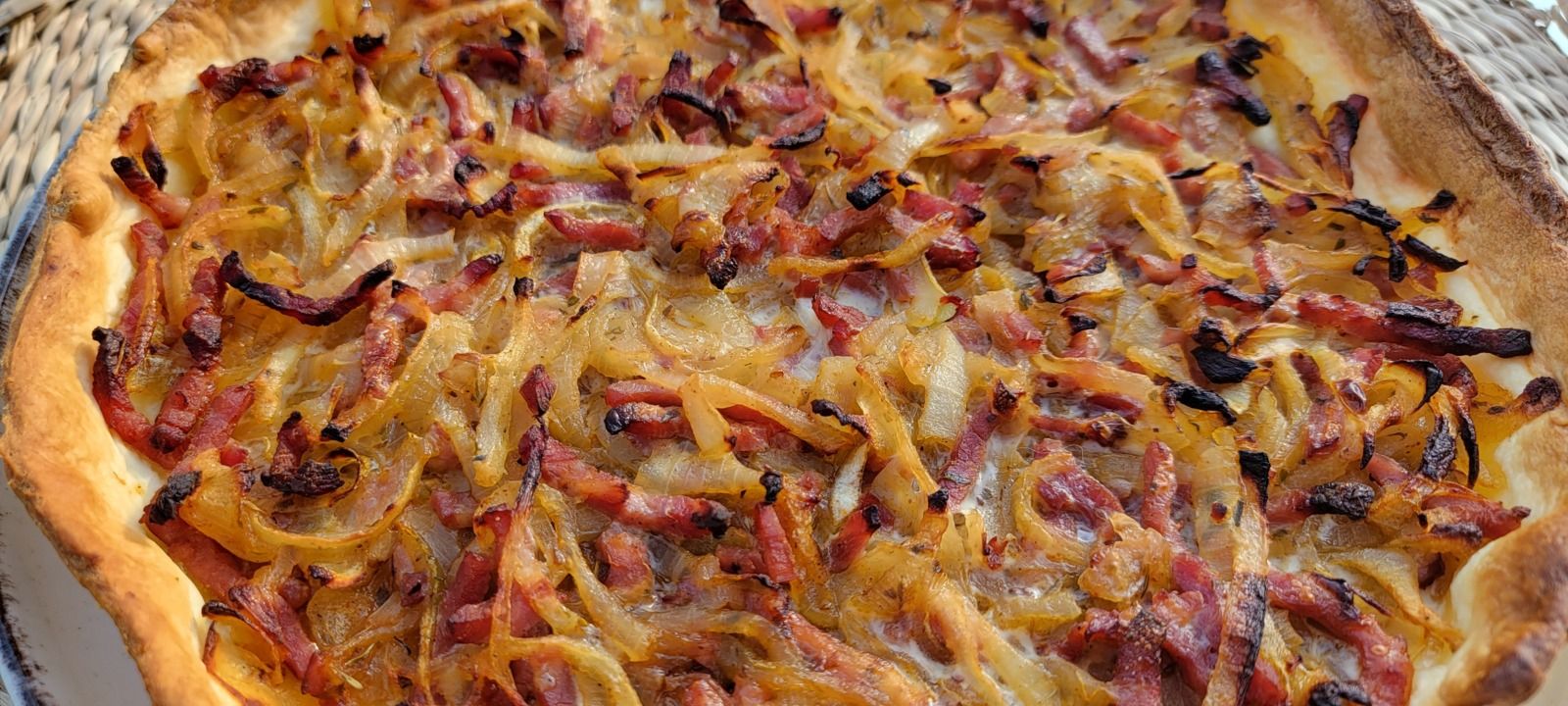Tarte aux oignons, bacon façon flamenkuche