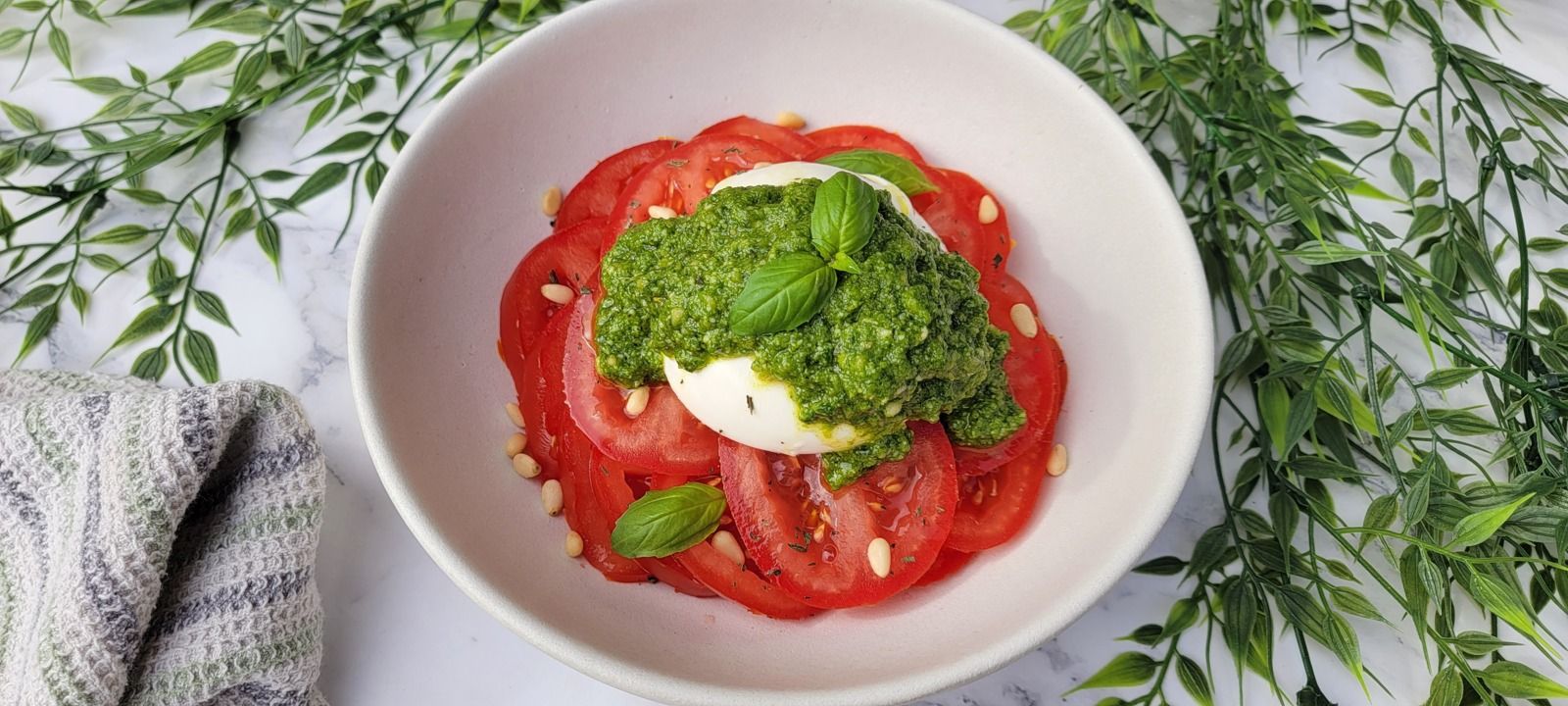 Tomates, burrata et pesto au basilic