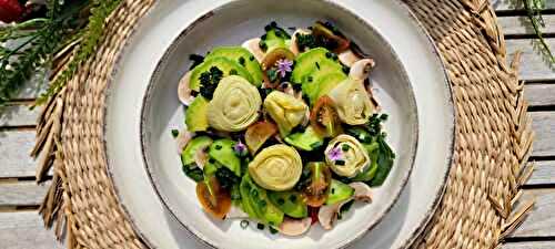 Coeurs d'artichaut, tétragone, concombre, champignons et tomates