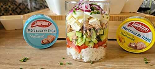Salade de riz, crudités, thon et fêta