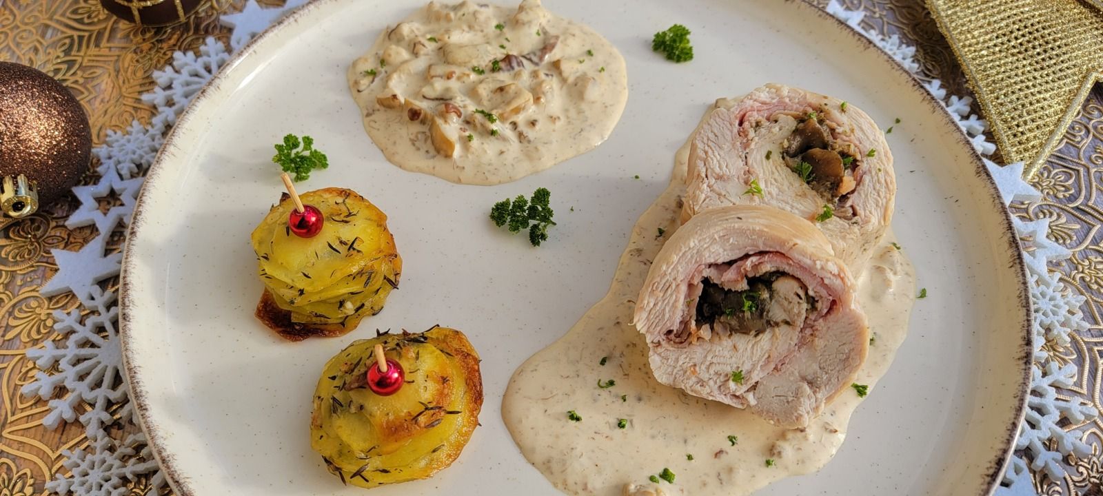 Ballotines de poulet, bacon, champignons et Millefeuille de pommes de terre au thym et à l'ail