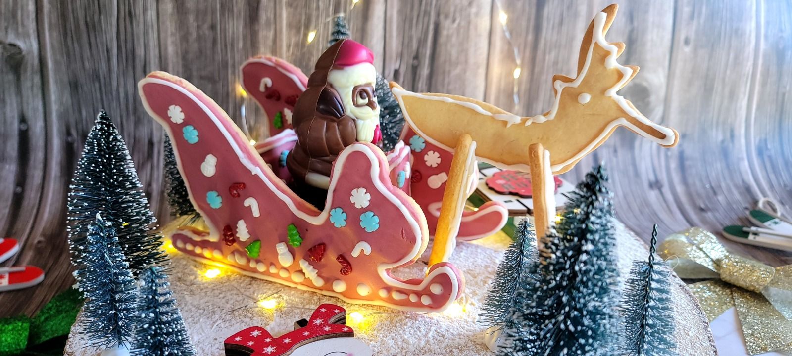 Le père noël arrive dans son traineau