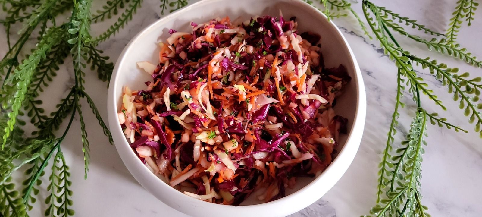 Salade de chou blanc, chou rouge, carotte et pommes