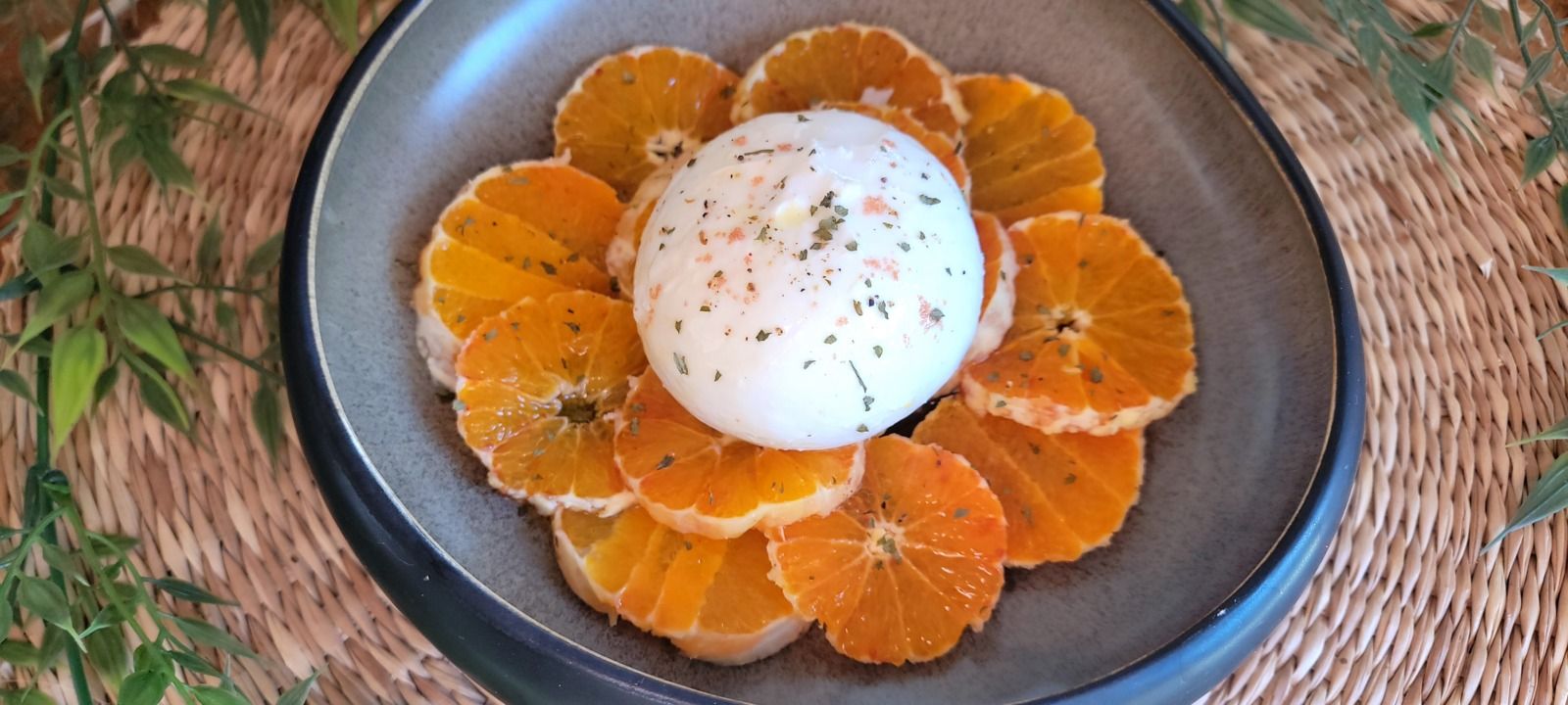 Burrata aux oranges sanguines de Menton, huile d’olive à la mandarine de Menton