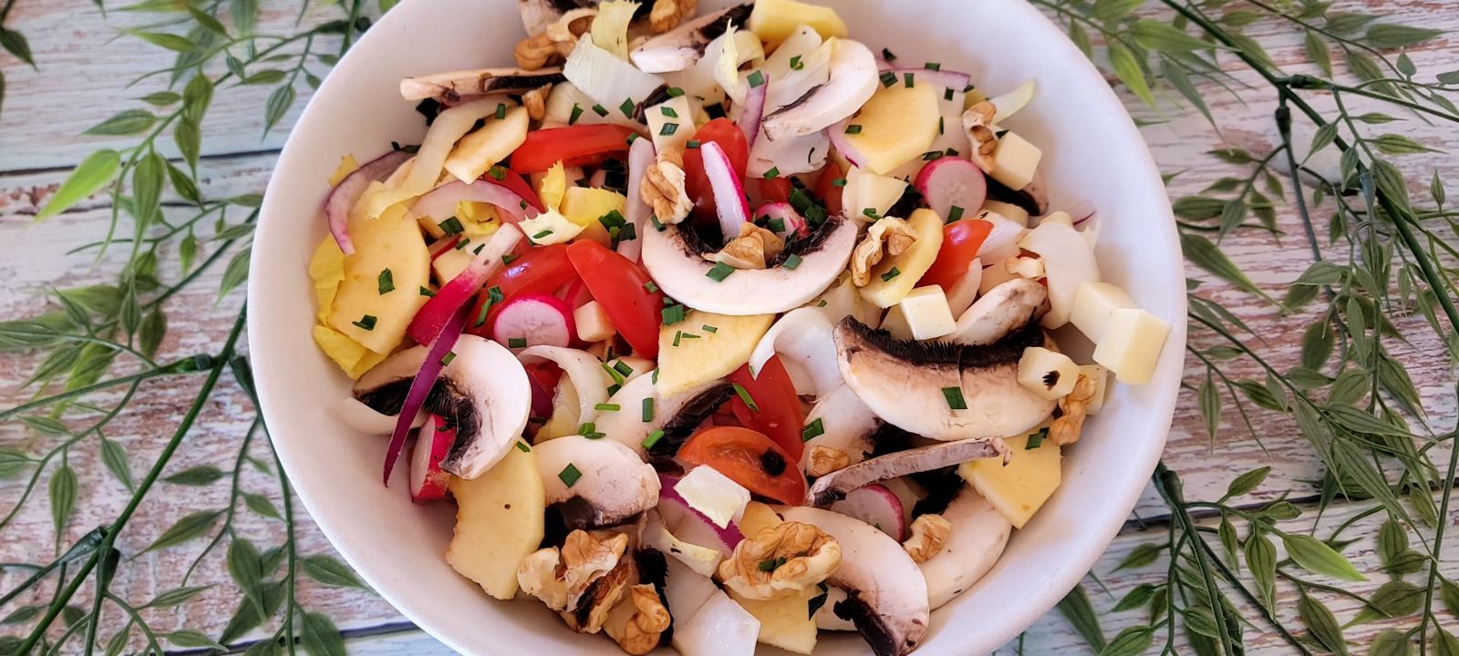 Salade d'endives, fruits et raclette