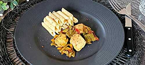 Penne complètes, poulet sautés et poivrons aux herbes