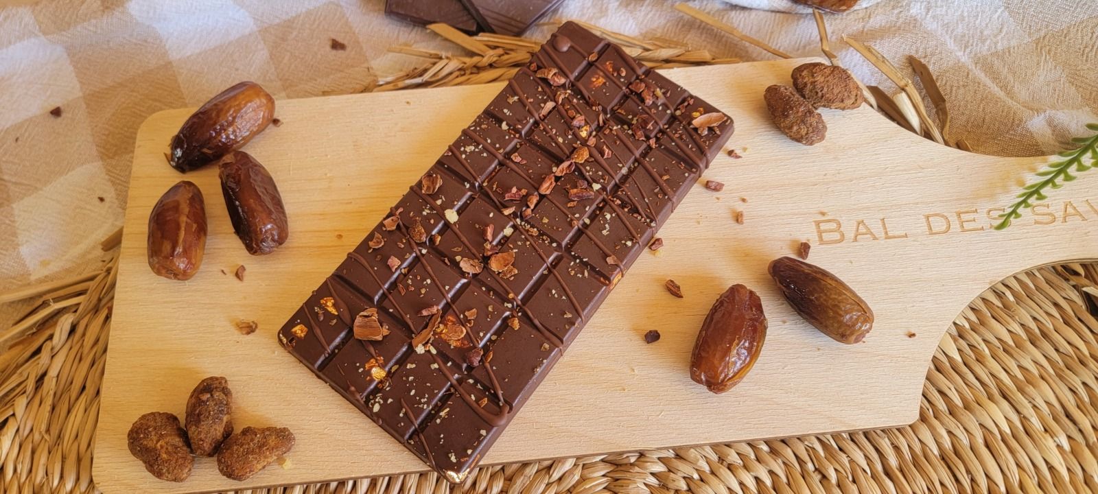 Tablette chocolat noir – insert pâte de dattes