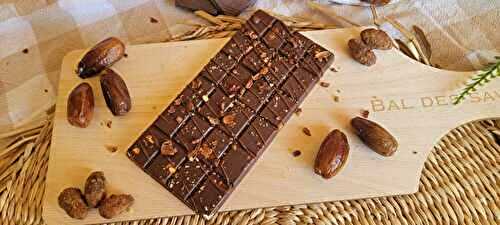Tablette chocolat noir – insert pâte de dattes