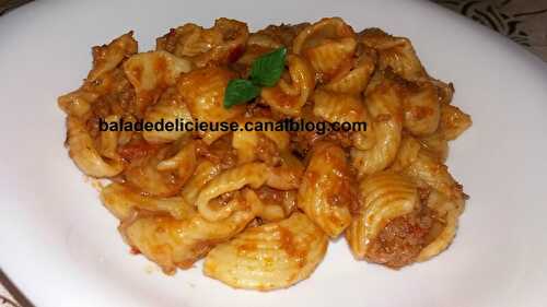 Pates en sauce rouge avec viande hachée ( Recette Italienne )
