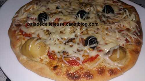 Pizza aux rondelles de tomates - Balade délicieuse