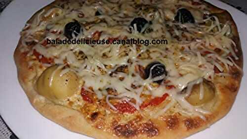 Pizza aux rondelles de tomates