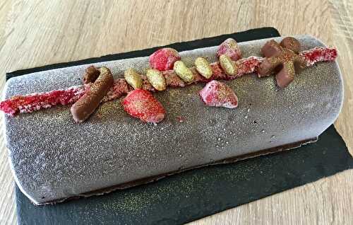 BÛCHE GLACÉE FRAISE ET PISTACHE