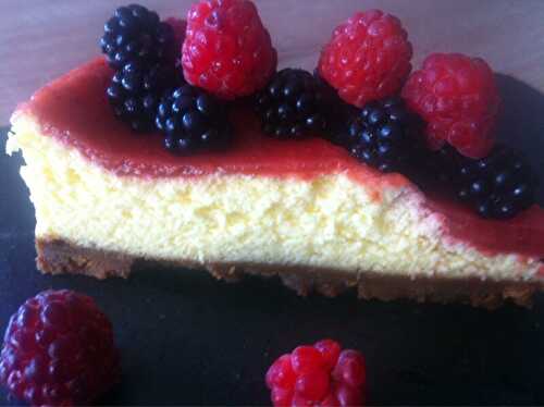 Cheesecake et coulis fruits rouge