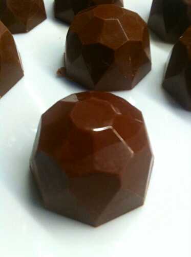 DIAMANT CHOCOLAT AU LAIT GANACHE SPÉCULOOS , CACAHUÈTES