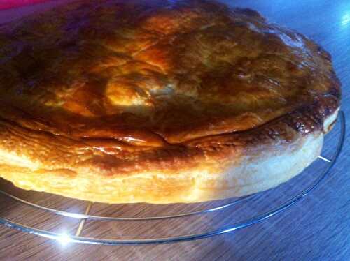 Galette des rois frangipane et pommes.