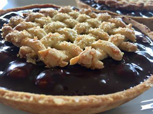 TARTELETTE AU CHOCOLAT ET NOISETTES TORREFIEES