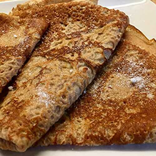 Crêpe a la farine de châtaigne , miel et lait de chèvre 
