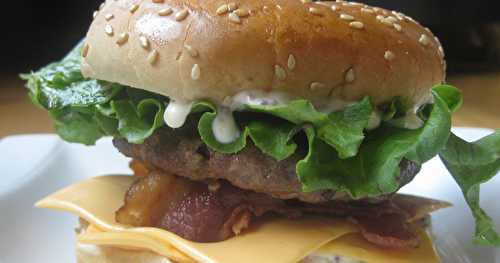 Burgers BLT au bacon caramélisé