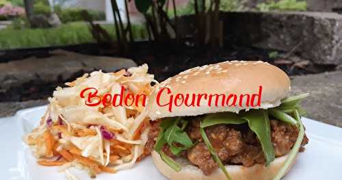 Cheeseburgers façon Sloppy Joe et salade de chou et carottes