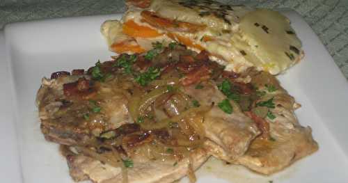 Côtelettes de porc aux oignons caramélisés