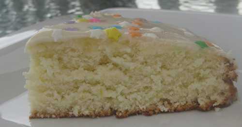 Gâteau au citron et à la noix de coco, glaçage à la crème