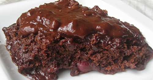 Gâteau pouding au chocolat et aux cerises