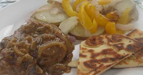 Papillote de pommes de terre, oignon et poivron