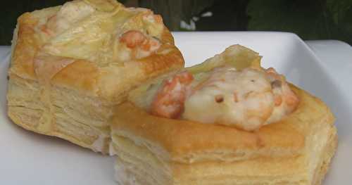 Vol-au-vent au saumon, aux crevettes et au brie